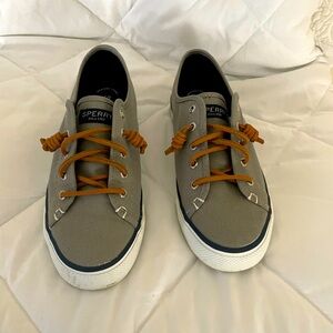 SPERRY TOP-SIDER gray sneakers! Memory foam soles. Excellent condition. Size 8.